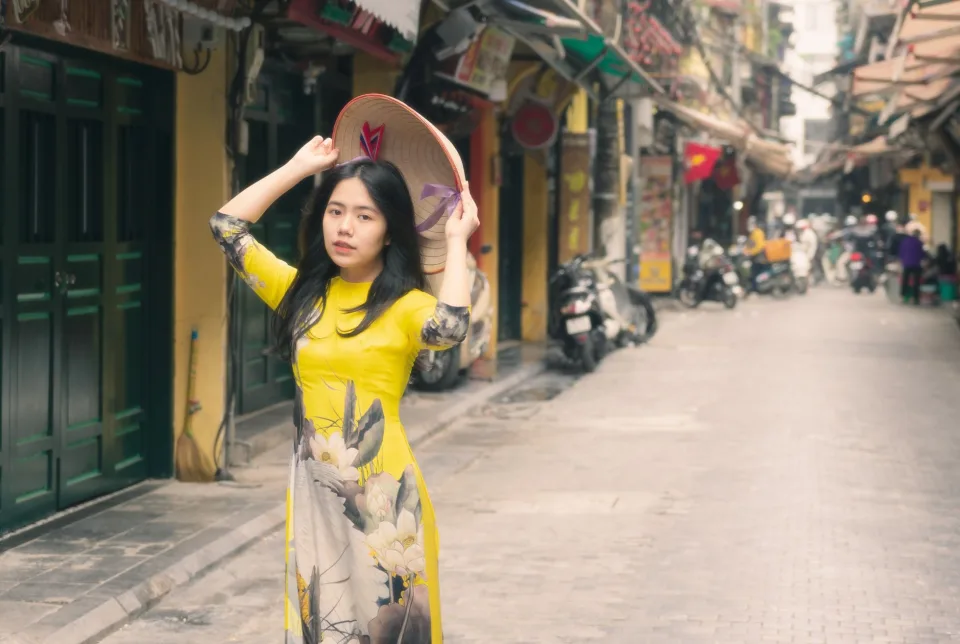 Lê Thị Bảo Trúc trong một buổi làm việc với doanh nghiệp